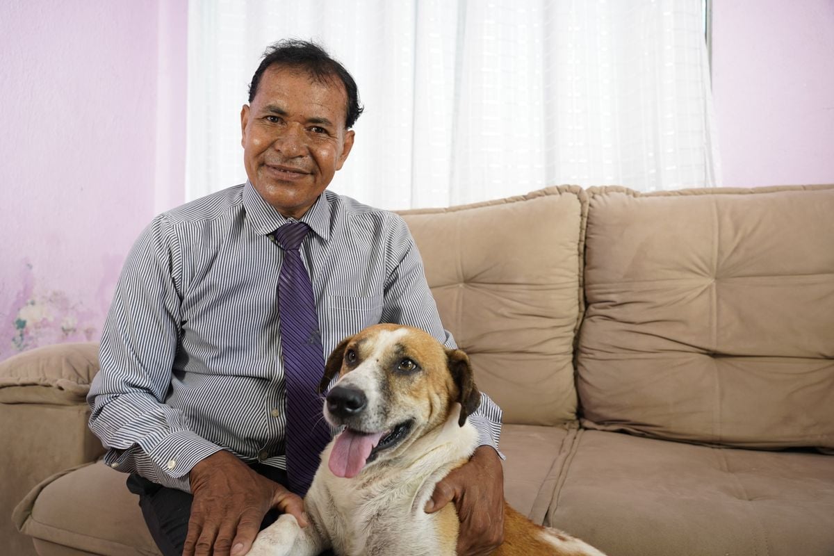 Internet e Facebook são os nomes dos cachorros do Edison Almeida, conhecido como Edinho