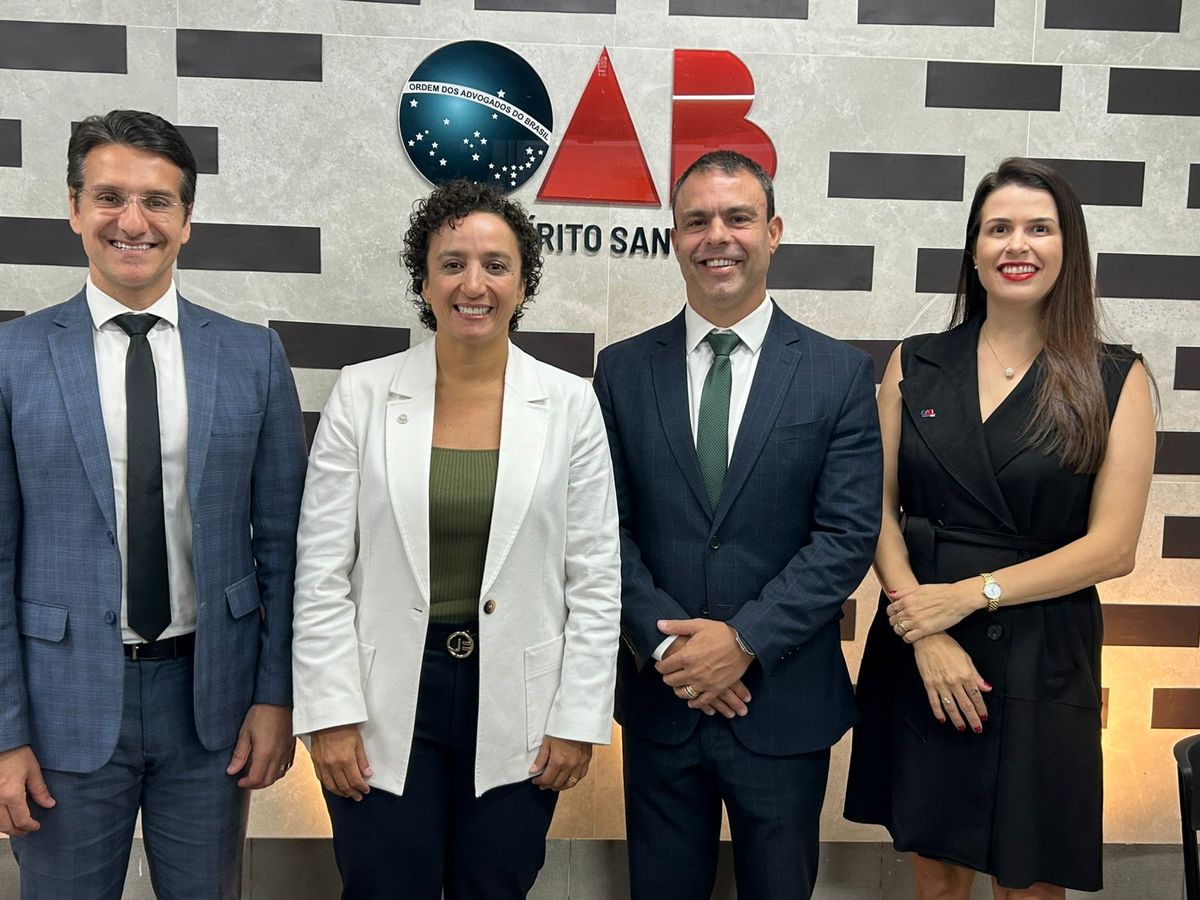 José Antônio Neffa Junior (tesoureiro), Érica Neves (presidente, Eduardo Santos Sarlo (secretário-geral) e Camila Brunhara Biaziti Heleal (secretária-geral adjunta)