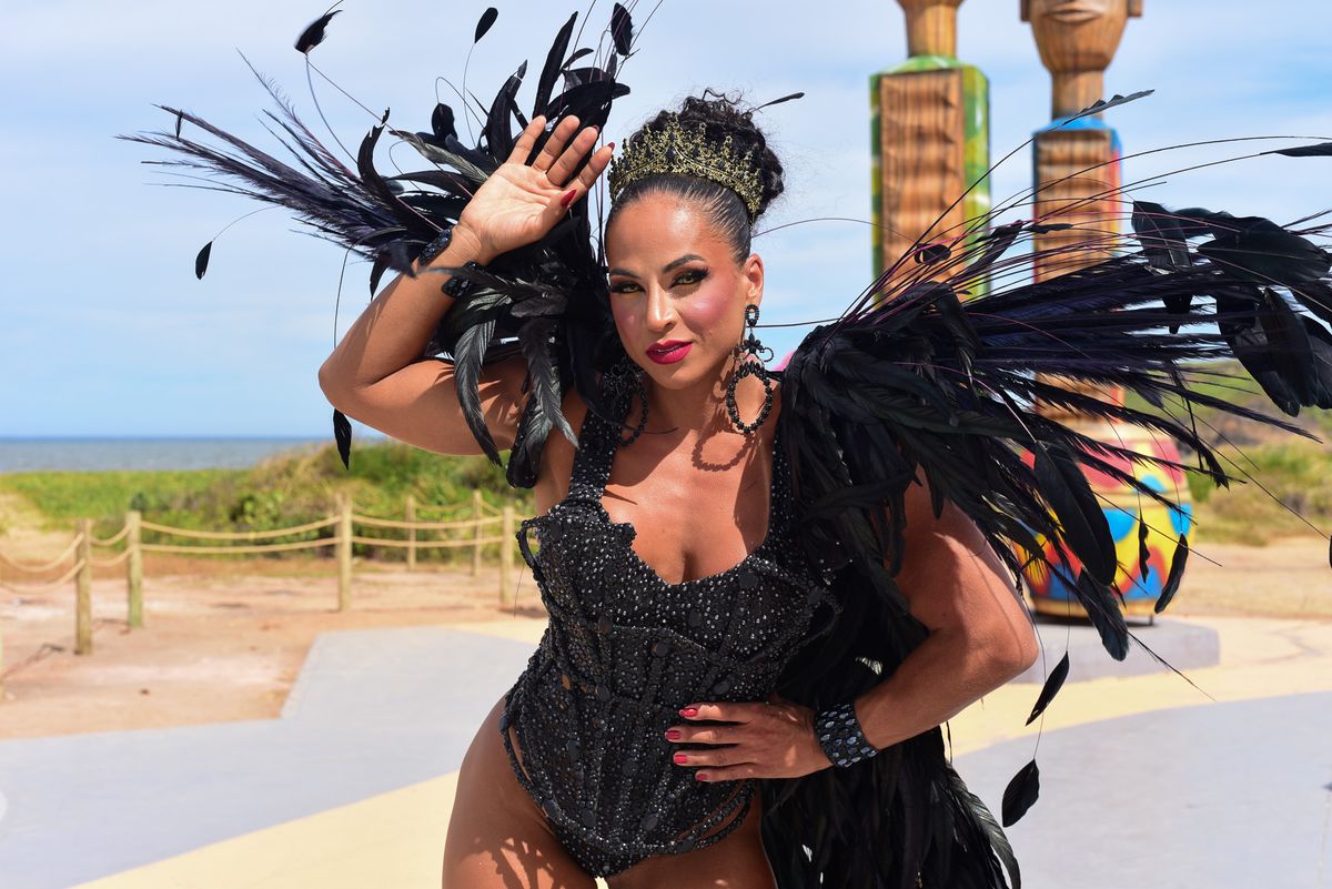 Layla Bastos, rainha de bateria da escola de samba Mocidade Unida da Glória, a MUG