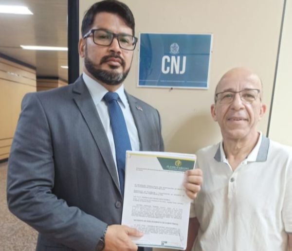 O advogado Flávio Fabiano e o juiz aposentado Antônio Leopoldo Teixeira