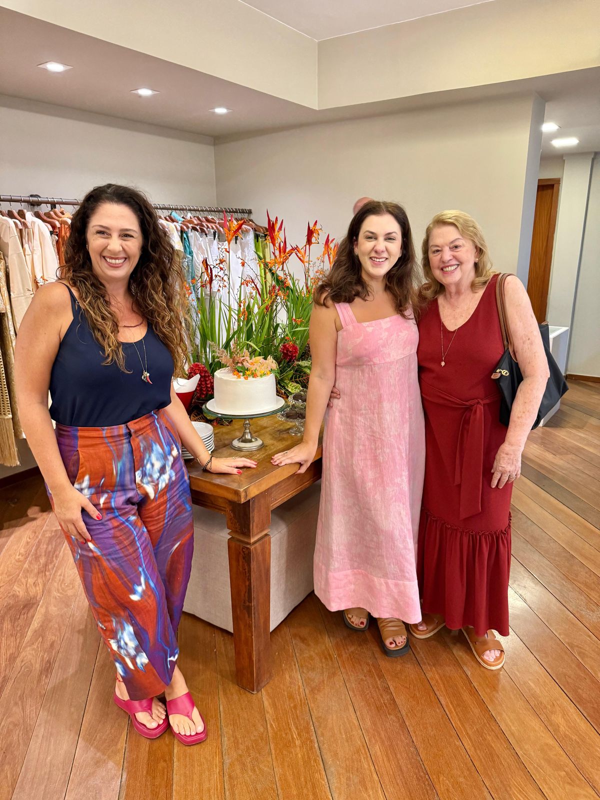 Laura Daher com Marianne e Aparecida Assbu