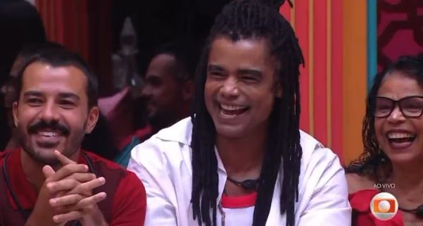 Diogo Almeida se declara ao vivo para Aline no 'BBB 25'. 