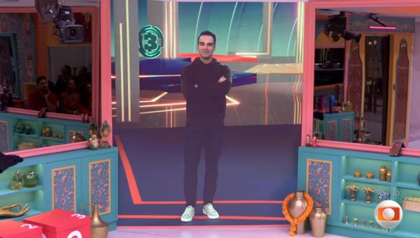 Tadeu Schmidt dá bronca em participantes do 'BBB 25' após dinâmica do Freeze. 