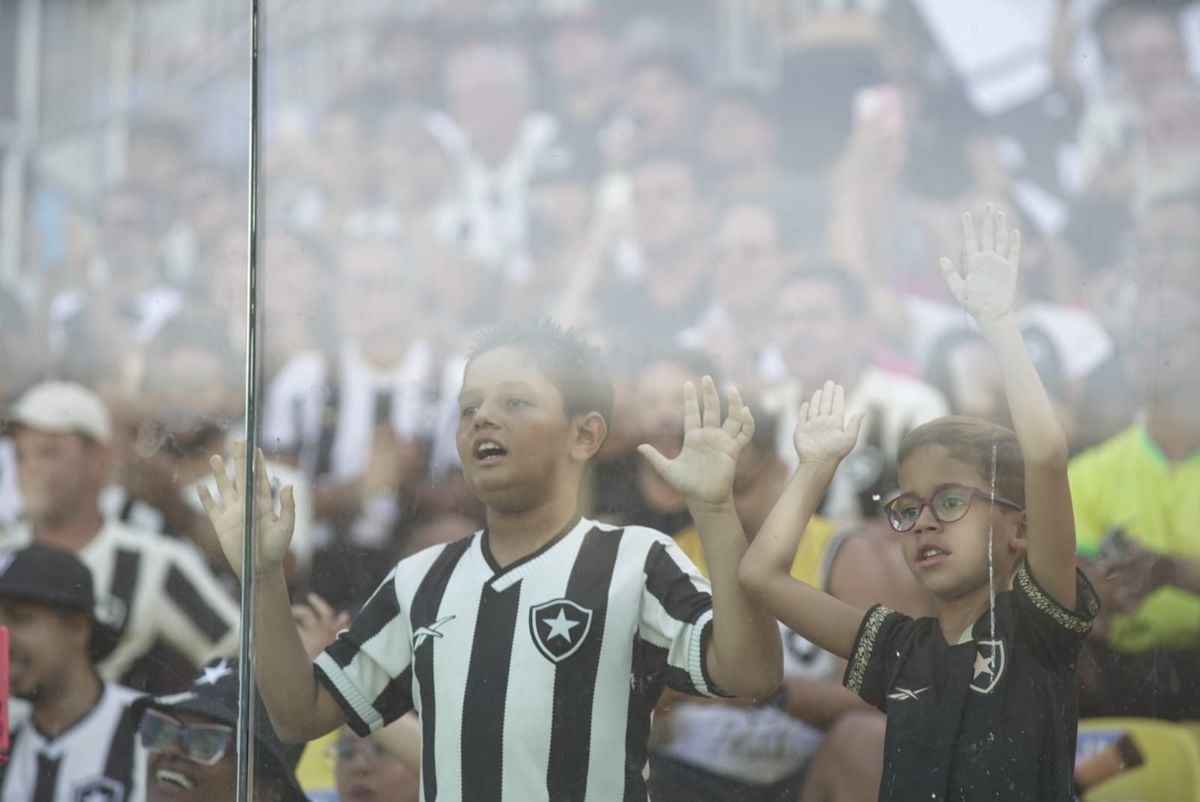 Botafogo e Madureira se enfrentaram no Klebe Andrade na tarde deste domingo (9) por Fernando Madeira