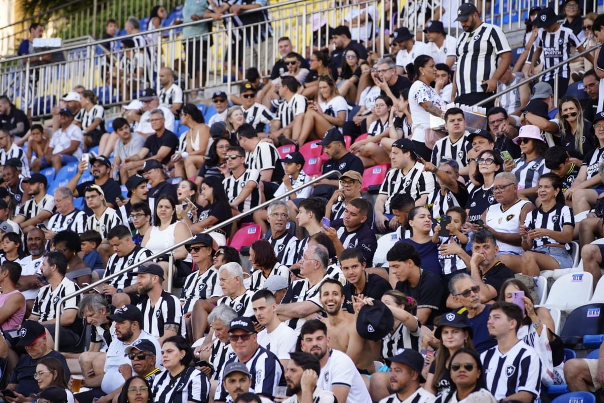 Botafogo e Madureira se enfrentaram no Klebe Andrade na tarde deste domingo (9) por Fernando Madeira