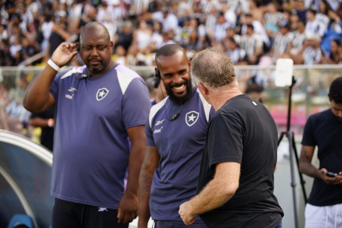 Botafogo e Madureira se enfrentaram no Klebe Andrade na tarde deste domingo (9) por Fernando Madeira