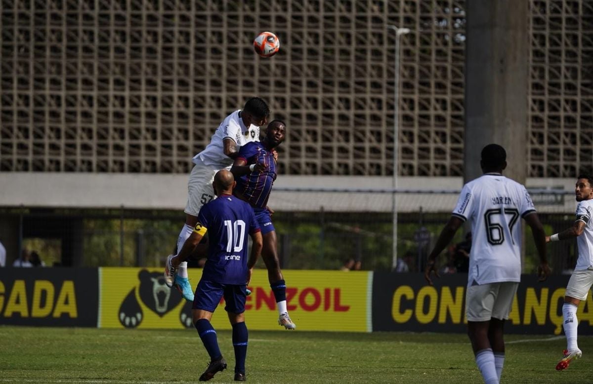 Botafogo e Madureira se enfrentaram no Klebe Andrade na tarde deste domingo (9) por Fernando Madeira