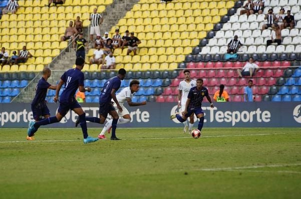 Botafogo e Madureira se enfrentaram no kleber Andrade na tarde deste domingo (9) por Fernando Madeira