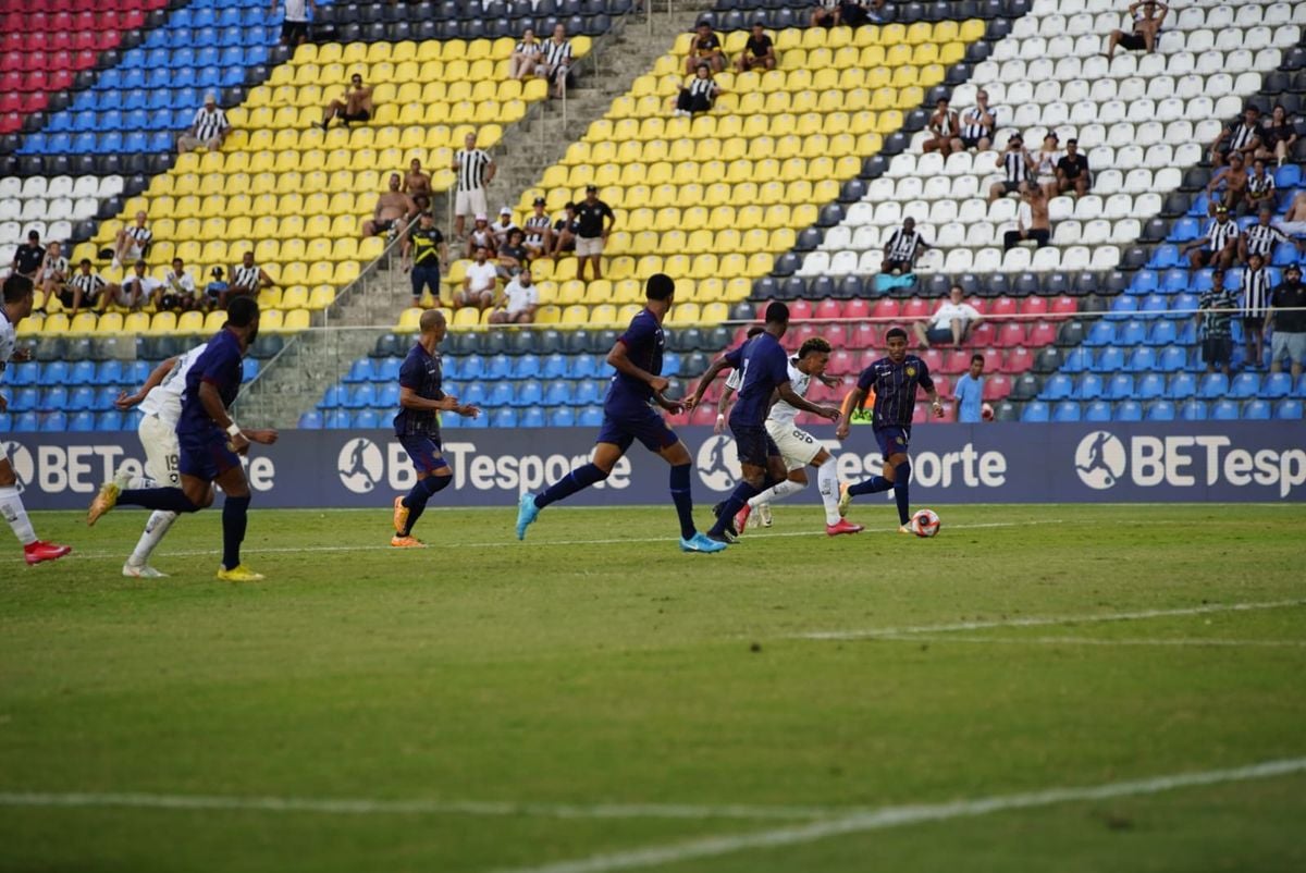 Botafogo e Madureira se enfrentaram no kleber Andrade na tarde deste domingo (9) por Fernando Madeira