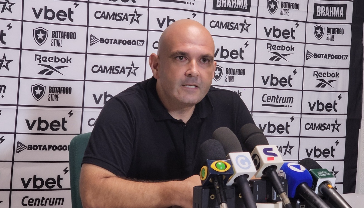 Carlos Leiria, técnico interino do Botafogo