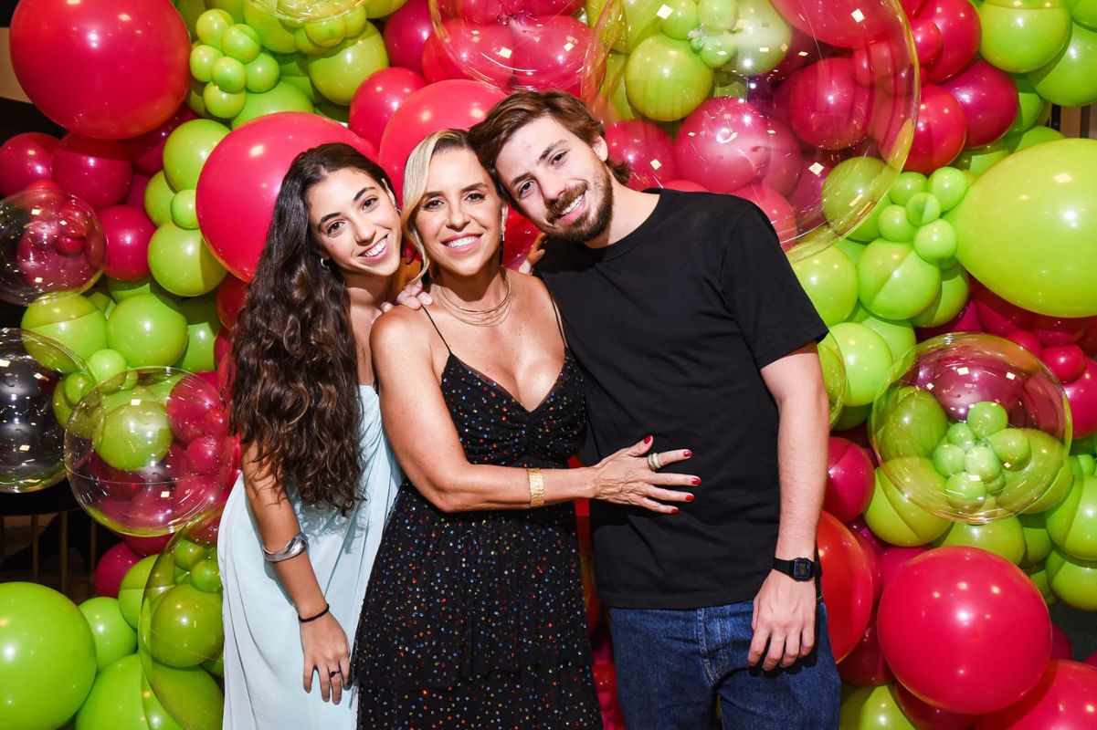  Bartira Almeida e os filhos Ana e Caio