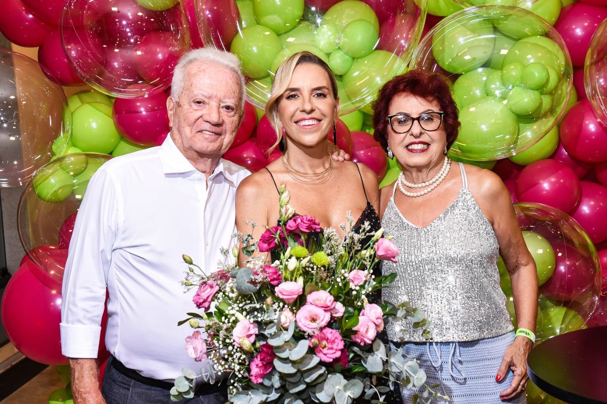 Bartira Almeida e os pais Sebastião e Delva 