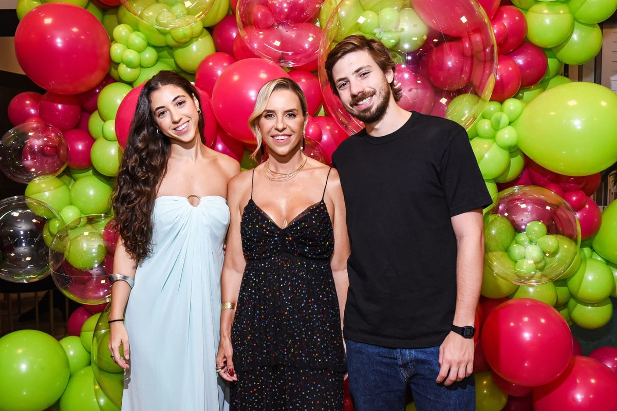  Bartira Almeida e os filhos Caio e Ana 