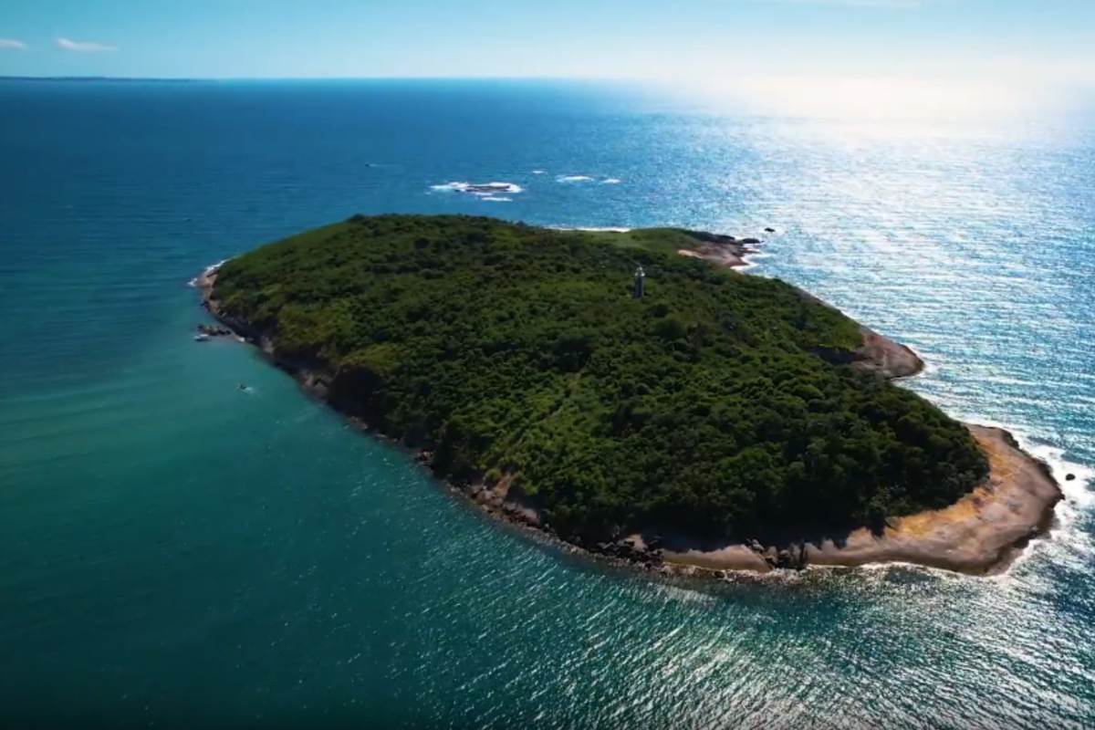 Ilha dos Franceses vista do alto impressiona qualquer um