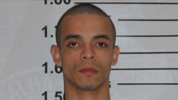 Tiago de Jesus Fernandes, de 29 anos, apontado como um dos chefes do Primeiro Comando de Vitória (PCV), foi preso em uma operação da Polícia Civil na manhã desta quarta-feira (12)