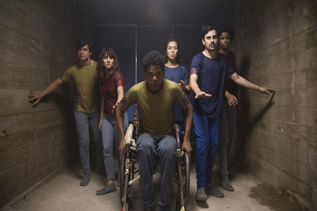 Em ‘3%’, um grupo de jovens passa por provas físicas e psicológicas para morar em um lugar próspero (Imagem: Reprodução digital | Netflix)
