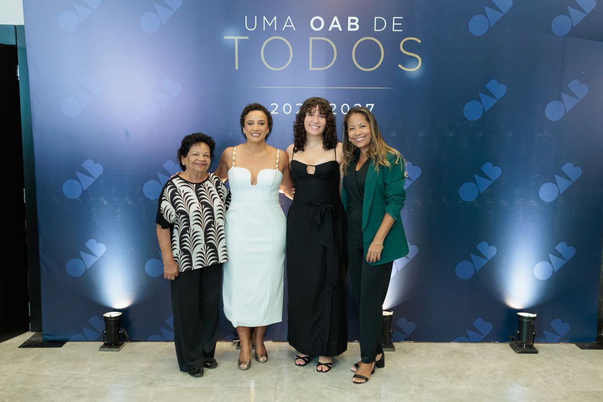 Lindinaura Corrêa de Mello (avó de Luiza), Erica, Luiza (sobrinha de Erica) e Viviani Corrêa de Mello (mãe de Luiza)