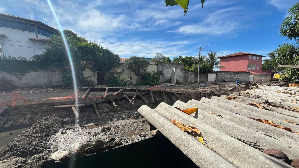 Moradora da Barra do Jucu relata que parte da casa desabou após obras na região