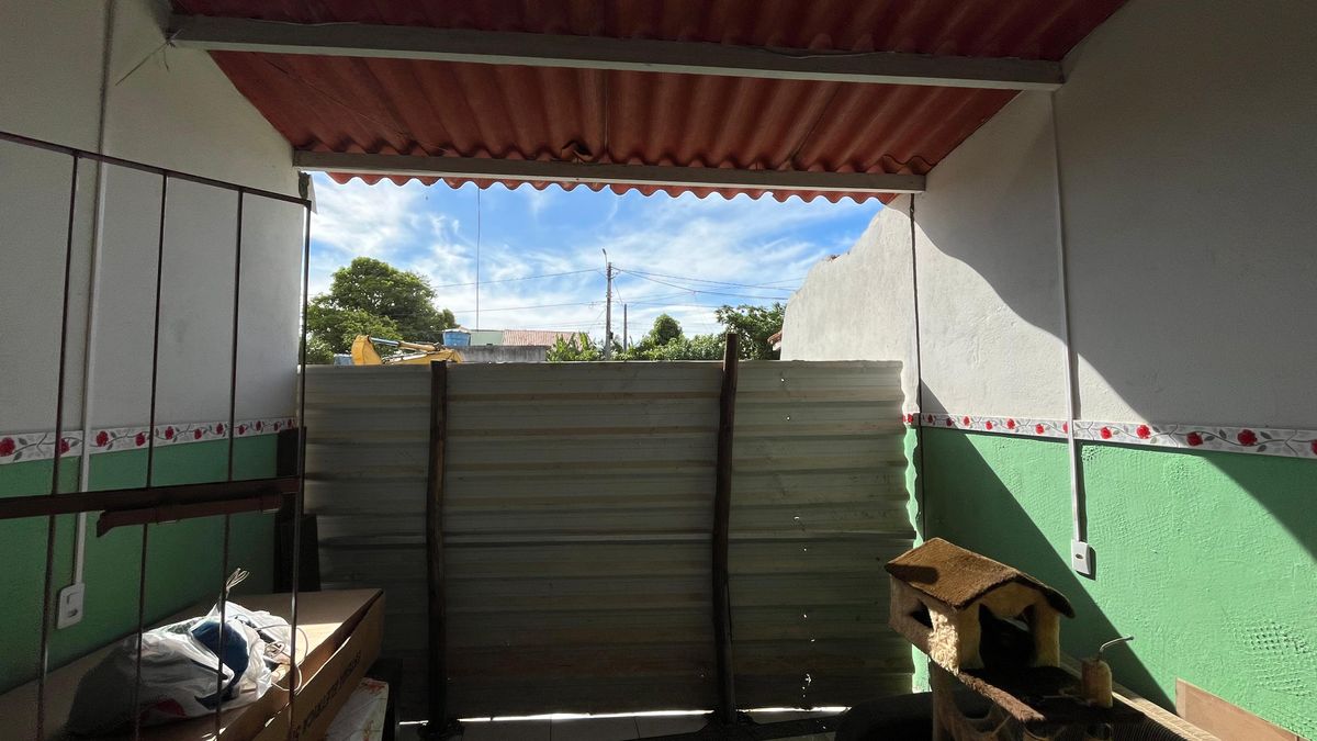 Moradora da Barra do Jucu relata que parte da casa desabou após obras na região