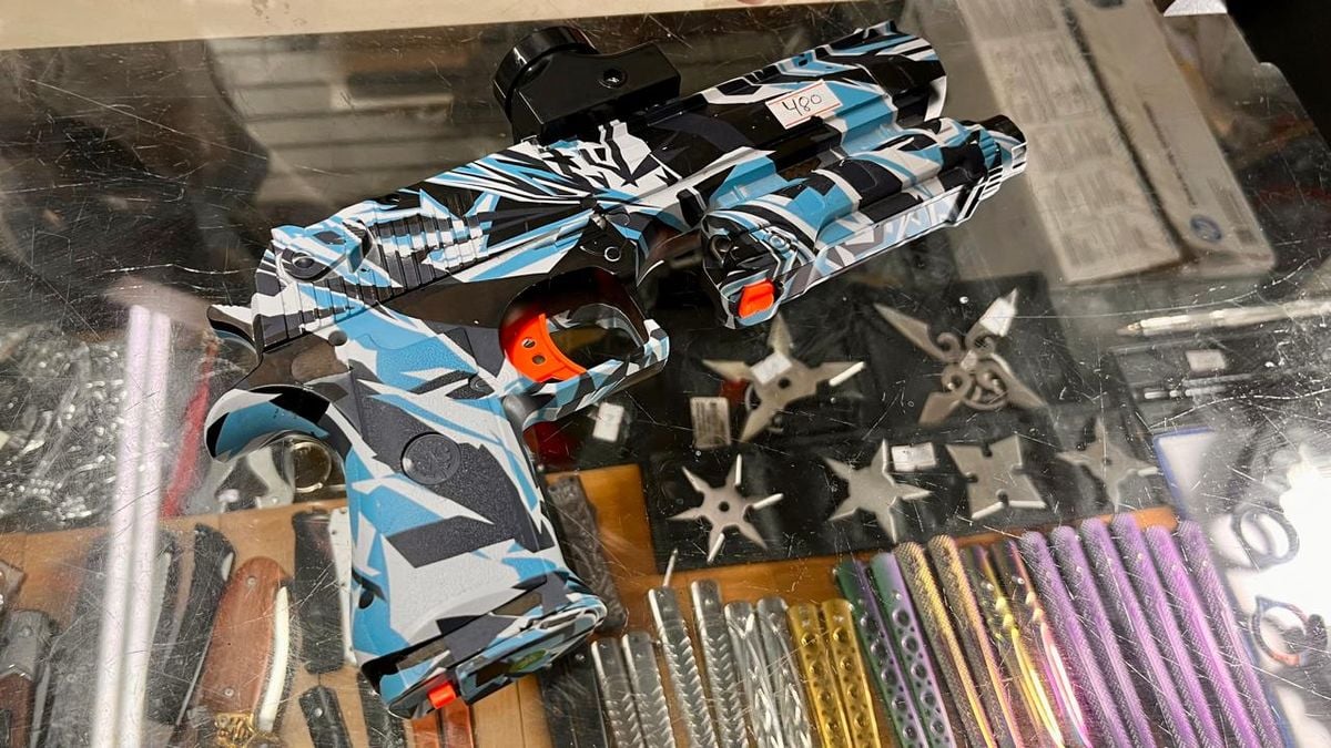Armas de gel são vendidas sem restrições no Brasil; preço chega a R$ 800