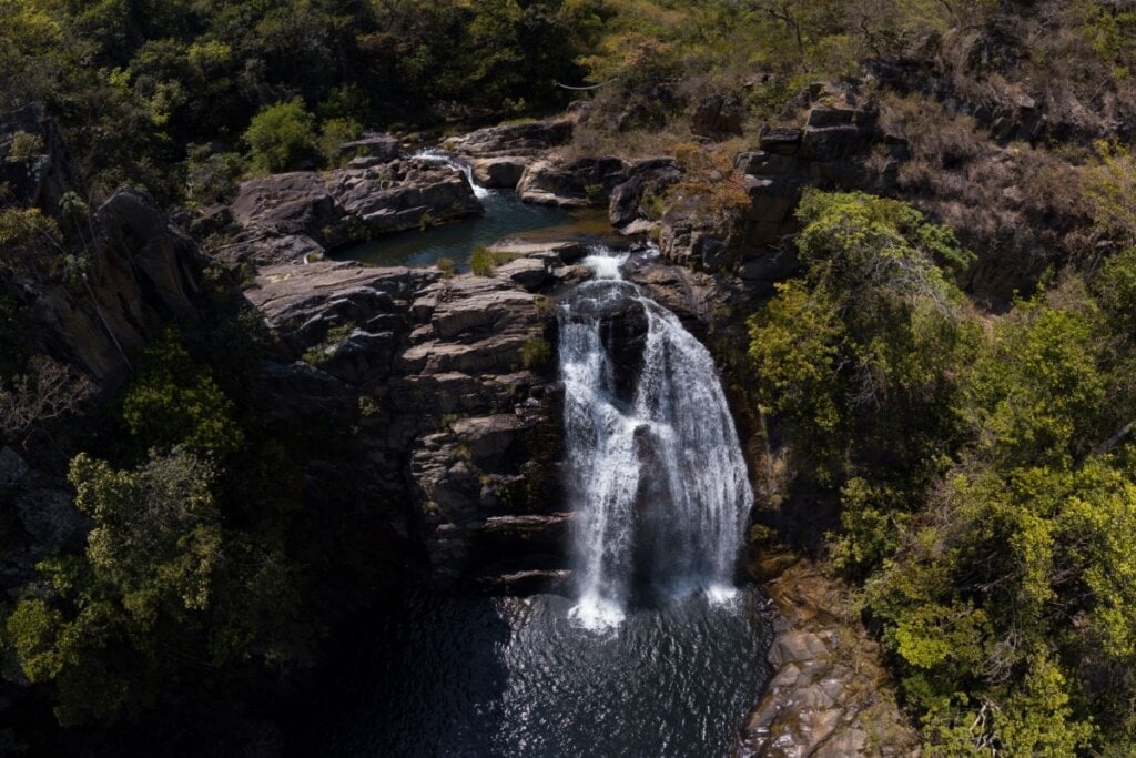 A Cachoeira do Lobo tem uma queda d’água de 15 metros (Imagem: SergioRocha | Shutterstock) 