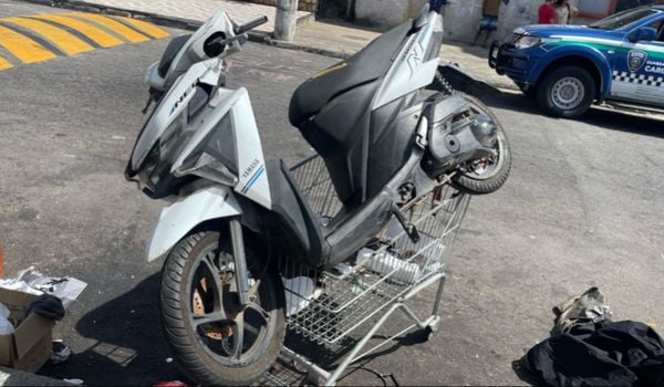 Moto é furtada e colocada em carrinho de supermercado em Cariacica