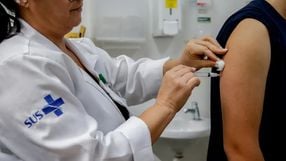 Neste primeiro momento, as doses serão aplicadas somente nos grupos especiais e prioritários; confira os locais para receber as doses