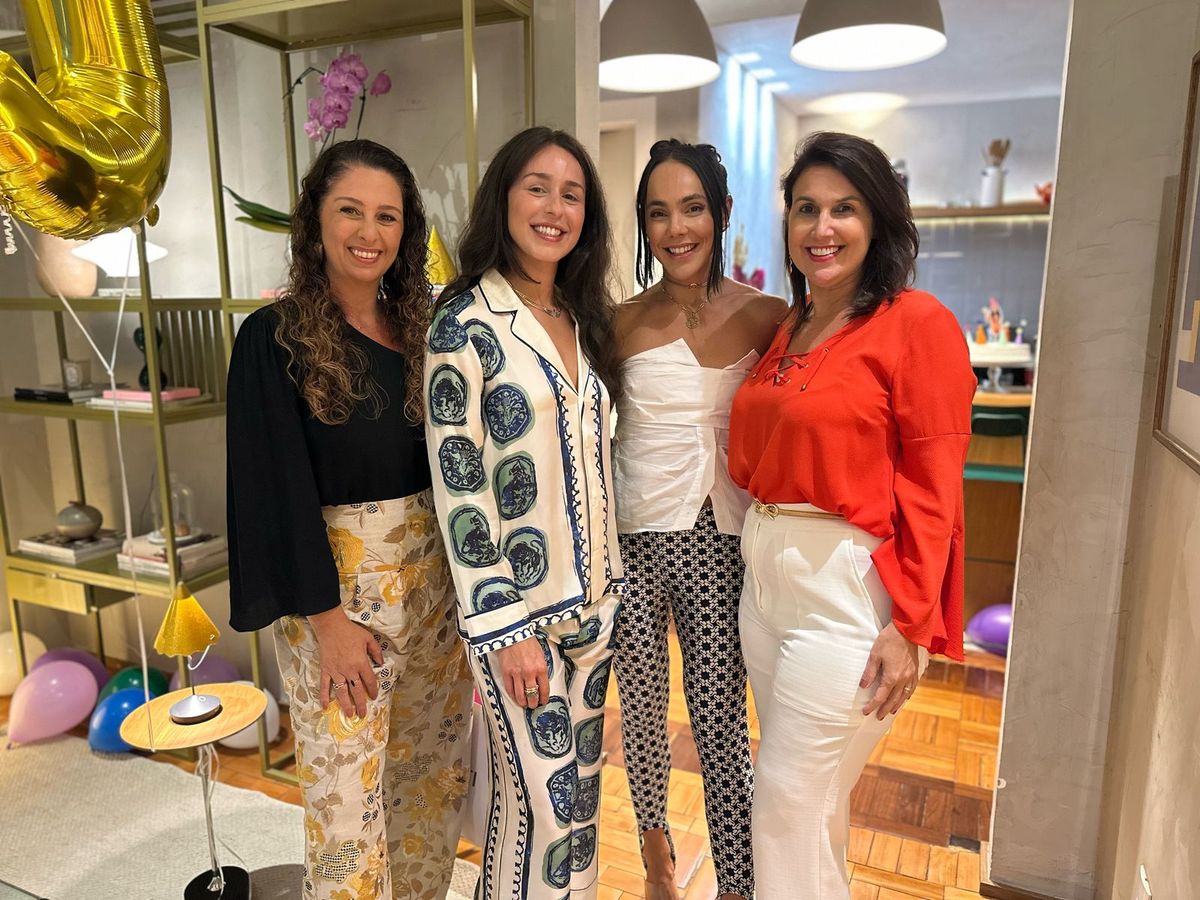 Marianne Assbu, Julia Bastos, Carol Neves e Renata Rasseli