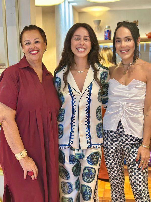 Mônica, Júlia Bastos e Carol Neves