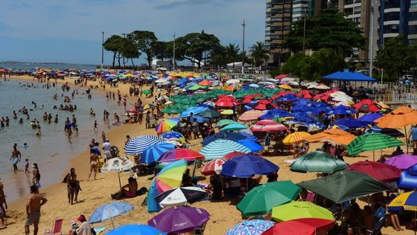 Cidades litorâneas que costumam receber aumento expressivo na quantidade de veículos e pedestres podem resolver problemas de congestionamento com soluções rápidas