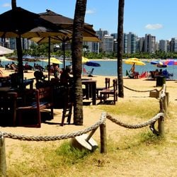 Postos são para cargos de auxiliar de cozinha, cumim, cozinheiro, barman, recepcionista, auxiliar de limpeza, operador de caixa, garçom, entre outras possibilidades