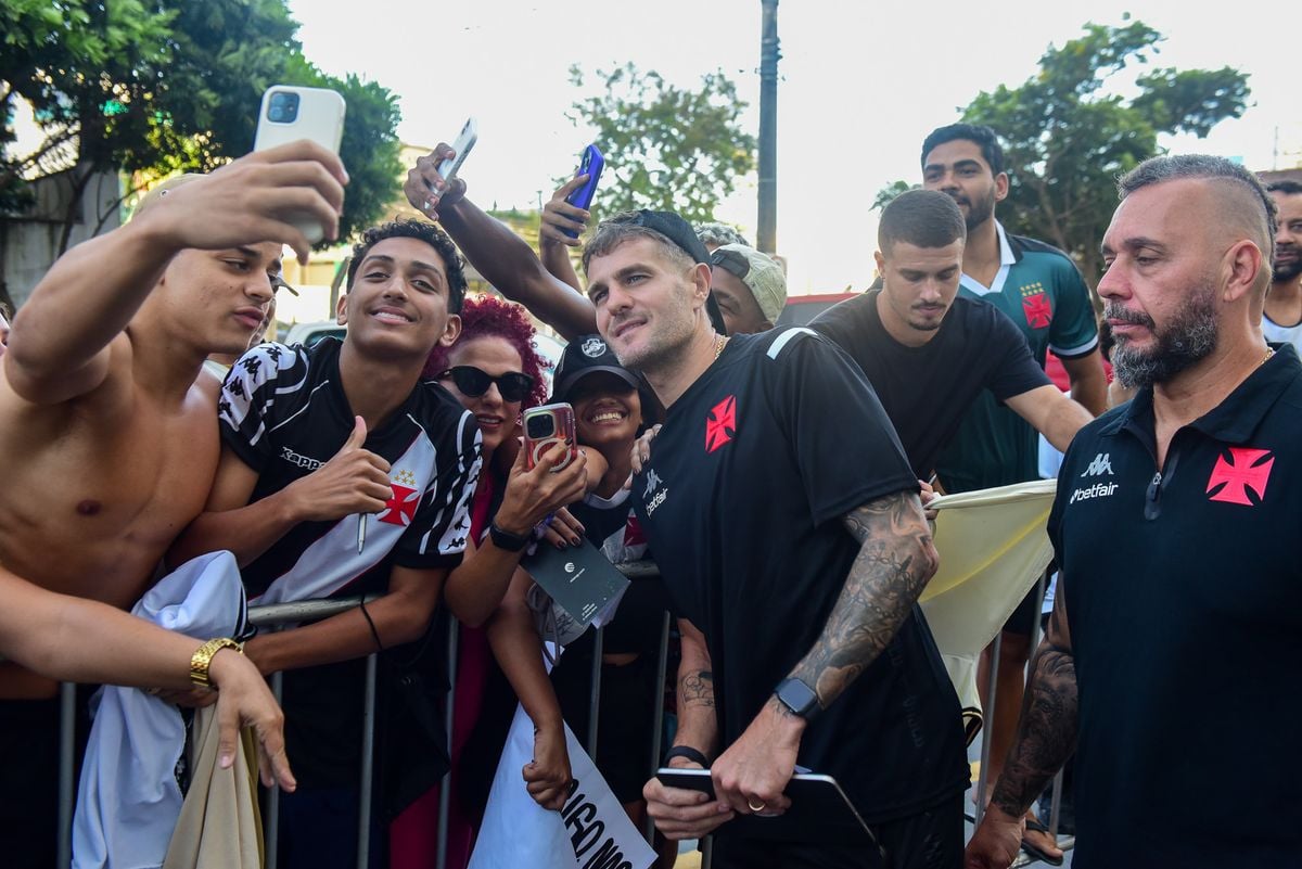 Chegada da equipe do Vasco da Gama no hotel Sheraton em Vitória por Vitor Jubini