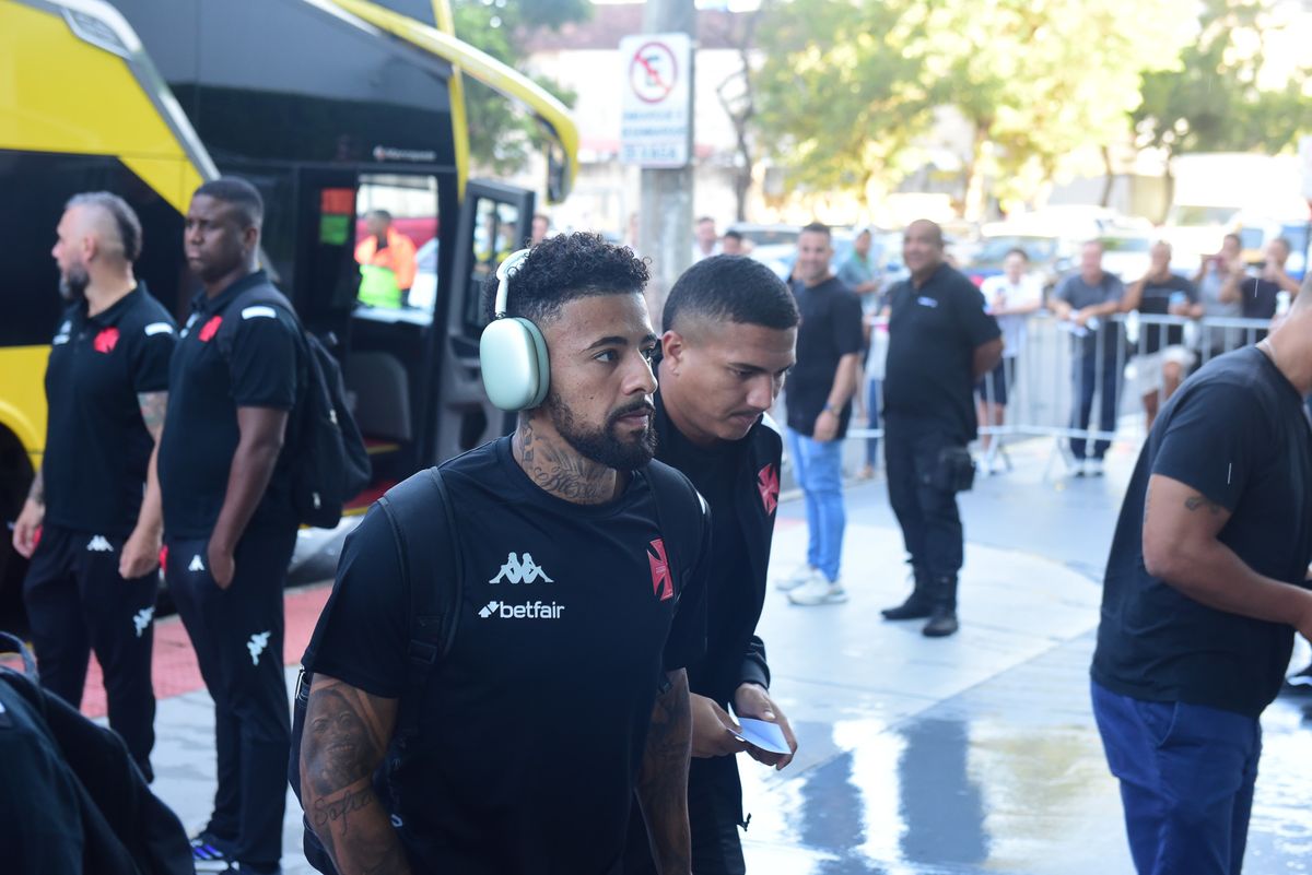 Chegada da equipe do Vasco da Gama no hotel Sheraton em Vitória por Vitor Jubini