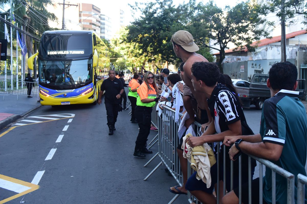 Chegada da equipe do Vasco da Gama no hotel Sheraton em Vitória por Vitor Jubini