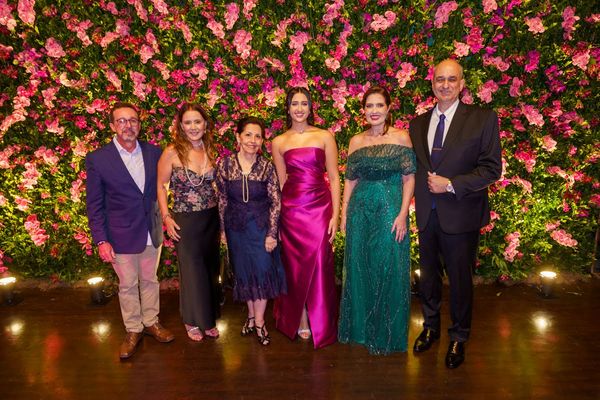 Marcello Di Cavalcanti, Juliana Magalhães, Tia Zirinha,  Helena Littig Schueller e os pais Richarda Littig e Leandro Calil Schueller