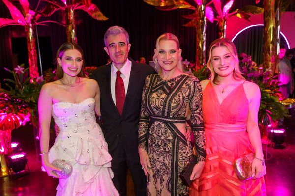 Maria Julia e Fabio Littig com suas filhas Natalia e Juliana