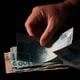 Imagem - Justiça condena escola que descontava dízimo em contracheque de estagiária
