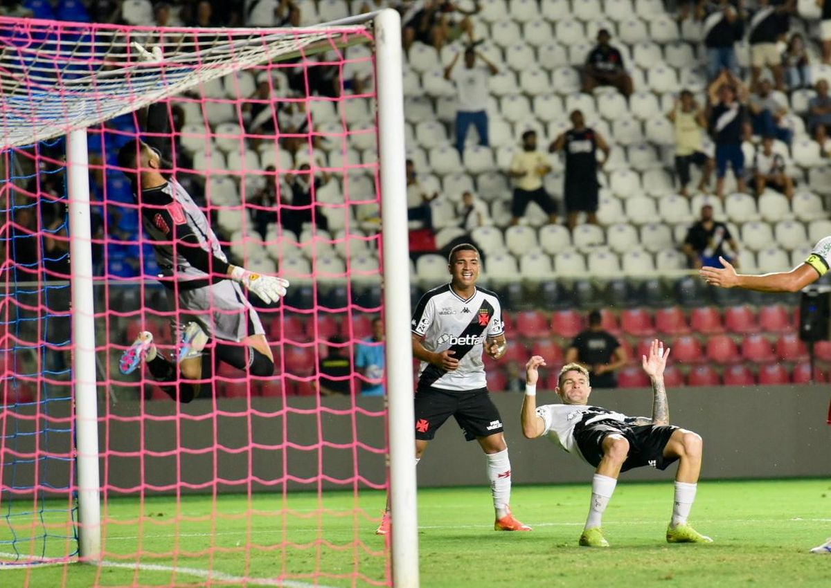 O Vasco venceu o União Rondonópolis por 3 a 0 no Kleber Andrade e avançou na Copa do Brasil por Carlos Alberto Silva/A Gazeta