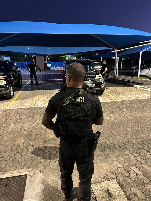 Operação da PF termina com suspeito preso por tráfico de armas em Viana por Divulgação | Polícia Federal
