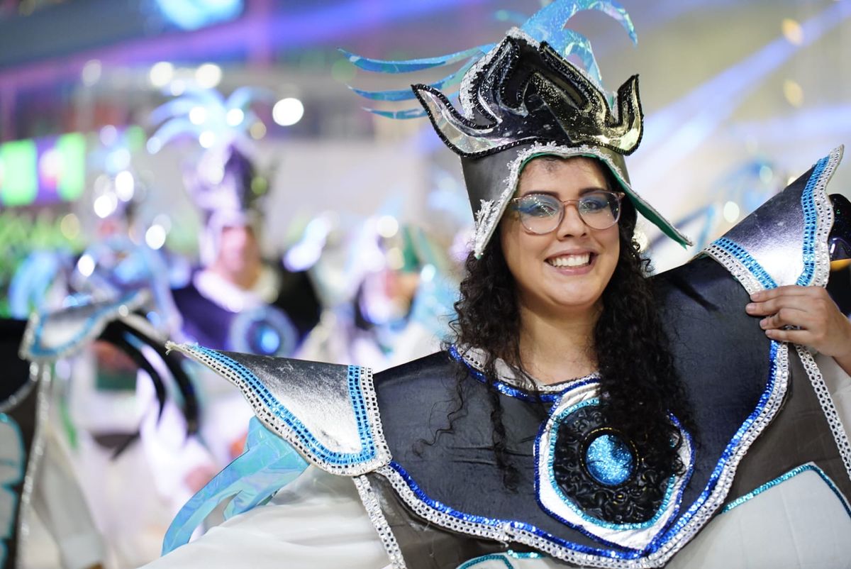 Campeã do Grupo B em 2024, Rosas de Ouro abriu os desfiles do Grupo de Acesso nesta sexta no Sambão por Fernando Madeira