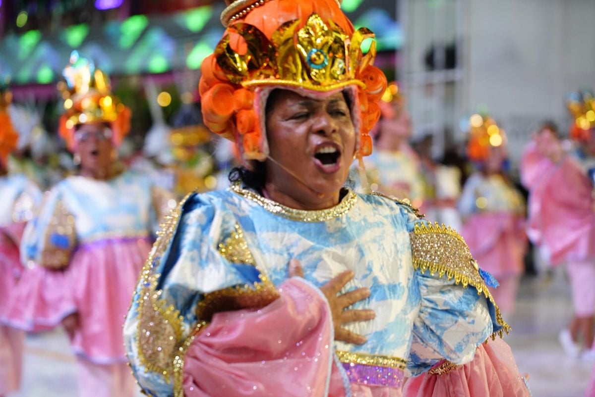 Campeã do Grupo B em 2024, Rosas de Ouro abriu os desfiles do Grupo de Acesso nesta sexta no Sambão por Fernando Madeira