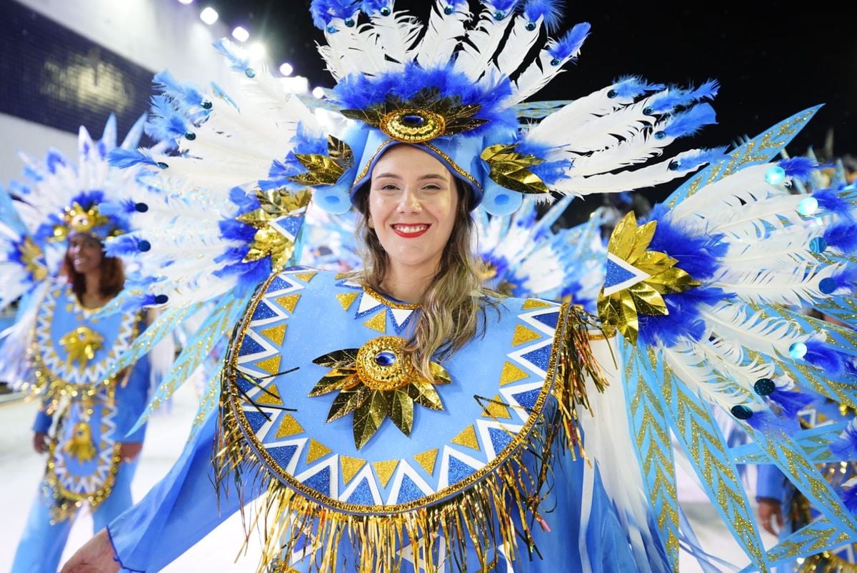 Campeã do Grupo B em 2024, Rosas de Ouro abriu os desfiles do Grupo de Acesso nesta sexta no Sambão por Fernando Madeira