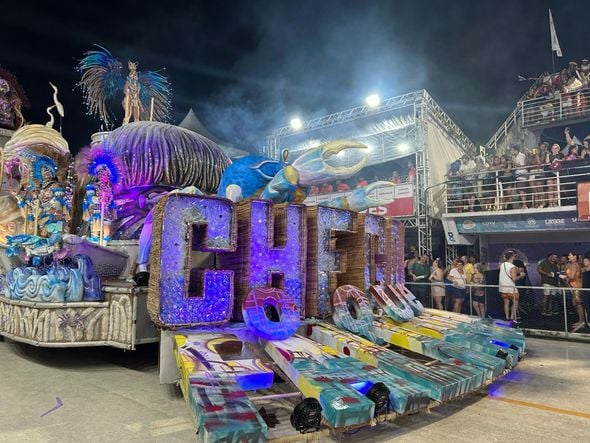 Confira o desfile da Chegou o Que Faltava no Carnaval de Vitória de 2025 por Caio Vasconcelos