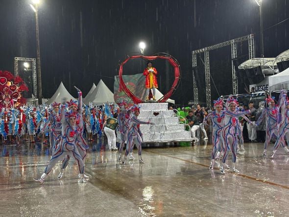 Confira o desfile da Jucutuquara no carnaval de Vitória de 2025 por Carlos Alberto 