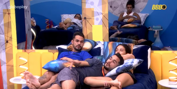 'BBB 25': João Gabriel sugere que João Pedro indique Camilla ao paredão