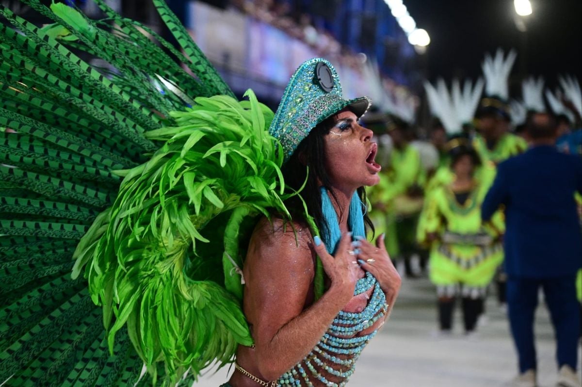Com Gretchen de rainha, Independente de Eucalipto homenageia Linhares por Rodrigo Gavini