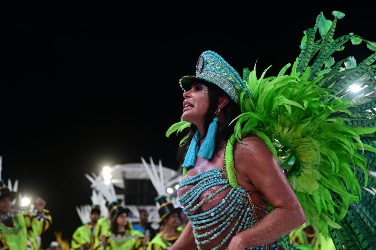Com Gretchen de rainha, Independente de Eucalipto homenageia Linhares por Rodrigo Gavini