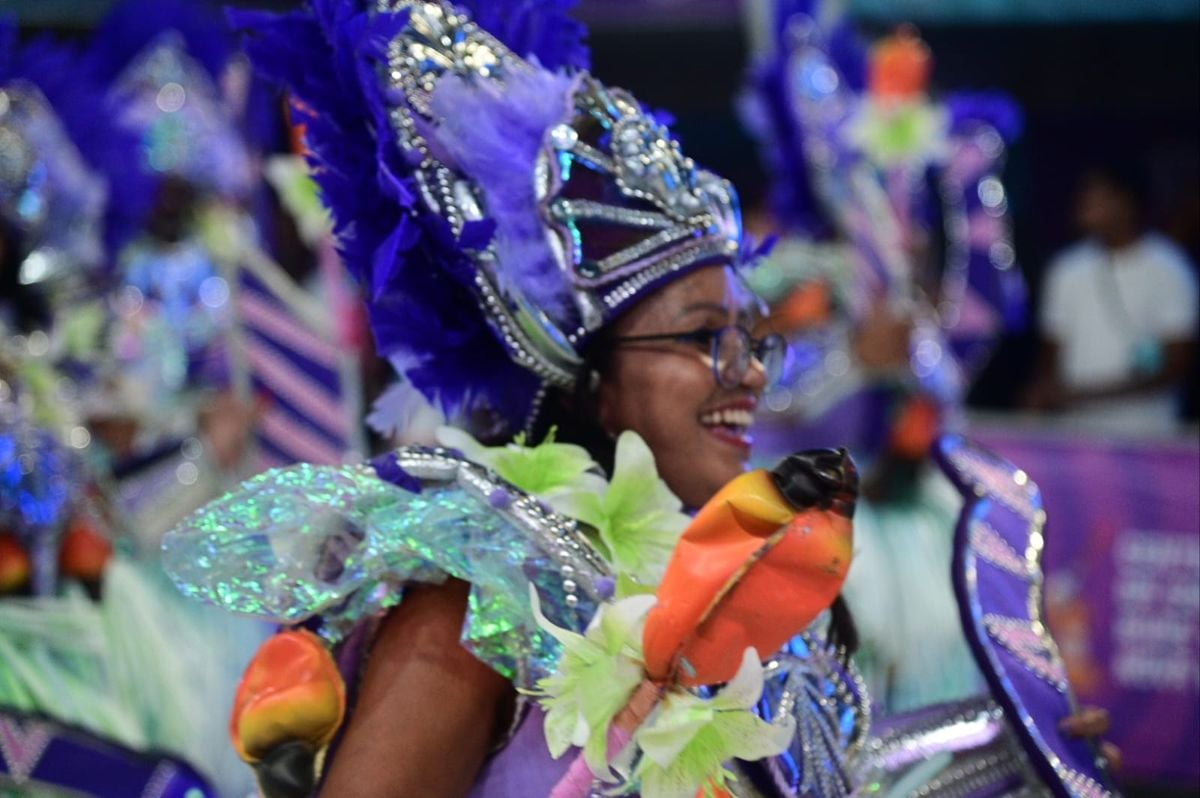 Com Gretchen de rainha, Independente de Eucalipto homenageia Linhares por Rodrigo Gavini