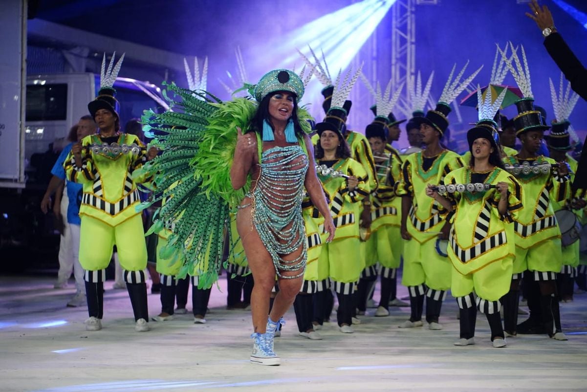 Com Gretchen de rainha, Independente de Eucalipto homenageia Linhares por Fernando Madeira