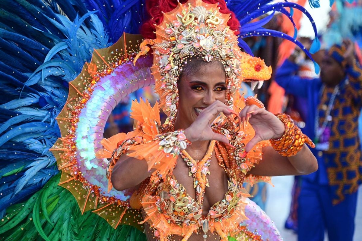 Com homenagem às sereias do folclore africano, Pega no Samba encerrou os desfiles do Grupo de Acesso por Rodrigo Gavini